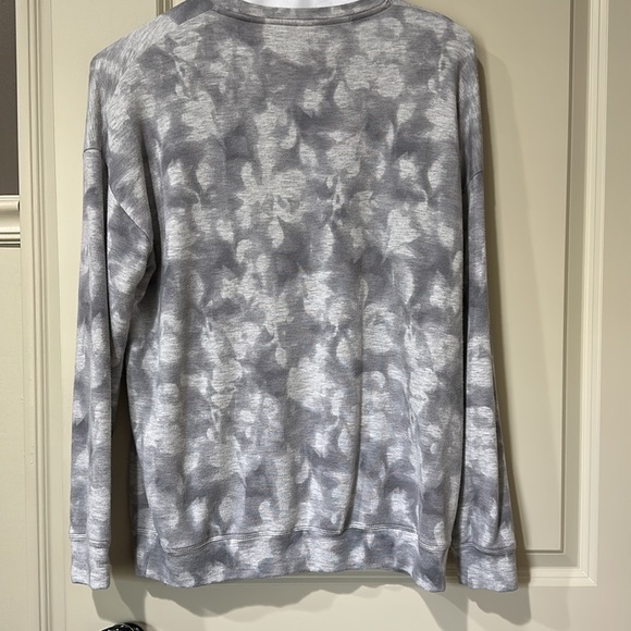 Athleta gray camo long sleeve sweatshirt - Picture 4 of 5